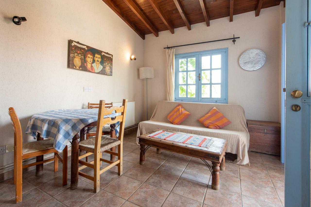 Adamos Hotel Apartments Tochni Extérieur photo